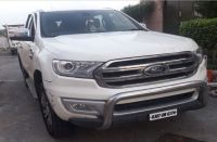 Accident : The uncontrollable car ran around the toll booth