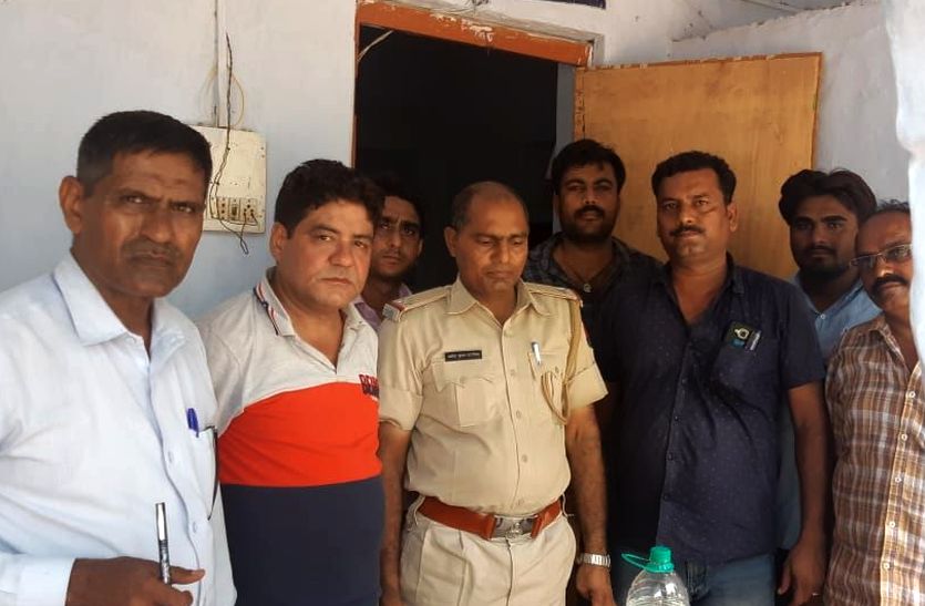 ACB Trap ASI For Bribe oF Five Thousand : एसीबी की जयपुर मुख्यालय की स्पेशल यूनिट ने बुधवार को सीकर के पाटन पुलिस थाने के एएसआई अशोक रैगर को 3500 रुपए की रिश्वत लेते रंगे हाथ गिरफ्तार किया है।