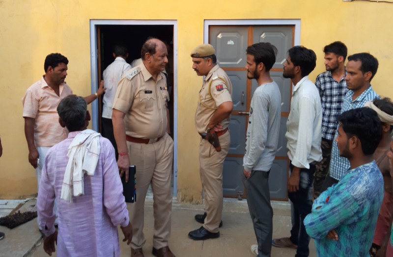 Dead Body Found of Girl-Boy : सीकर जिले के पलसाना कस्बे के रेलवे स्टेशन कॉलोनी में मंगलवार को युवक-युवती के शव मिलने से सनसनी फैल गई।