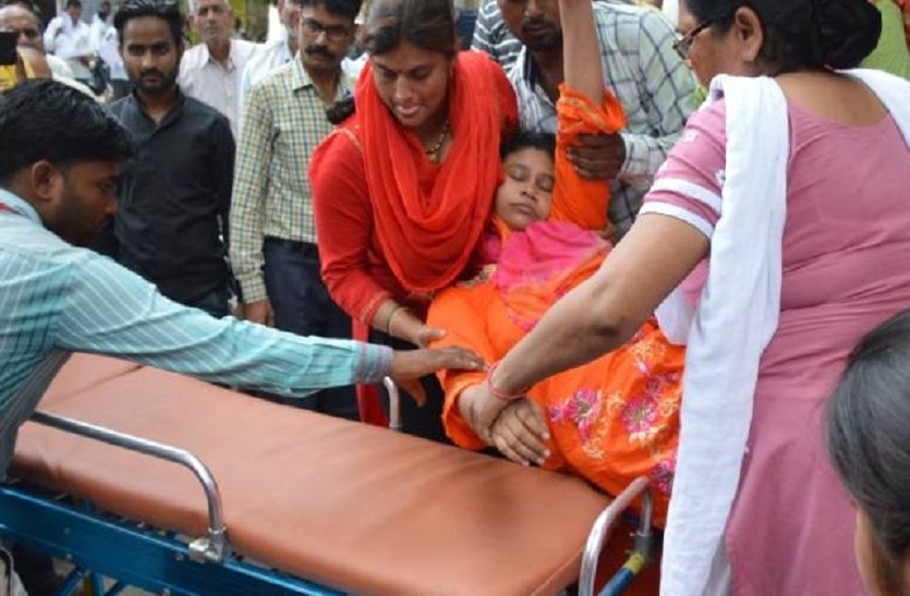 Outsourcing nurse sitting on a hunger strike fainted in up