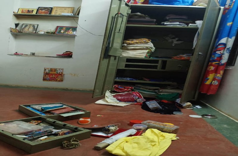 thieves-steal-the-goods-of-millions-from-the-gold-house