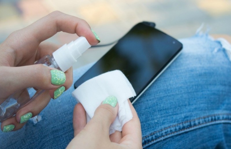 clean a touch screen mobile