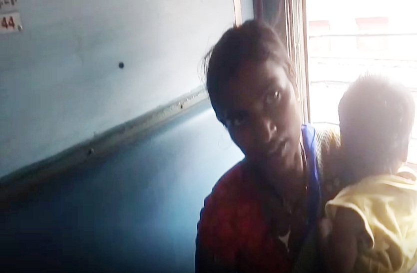 man attempt for suicide with his son on railway track
