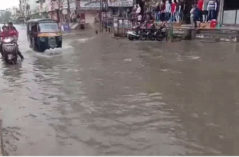 हाड़ौती में झमाझम बारिश से उफनी मेज नदी, 7वें दिन भी बंद रहे रास्ते, परवन नदी की रपट पर 4 फीट पानी