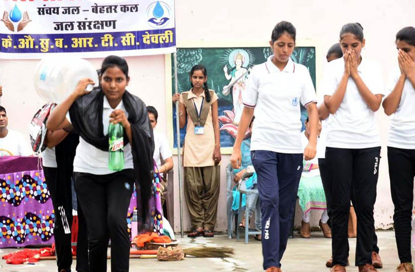 jal-shakti-abhiyan-the-importance-of-water-told-from-street-plays