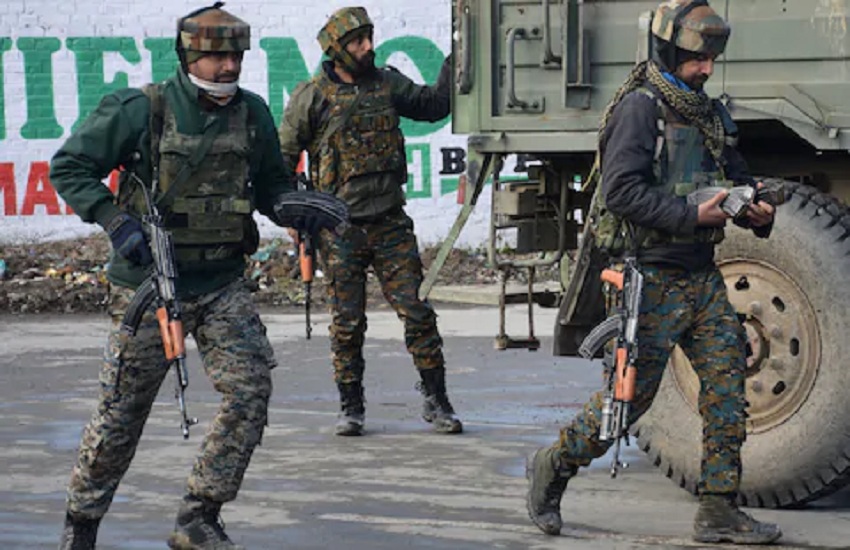 जम्मू कश्मीर: केरन सेक्टर में दुकान में विस्फोट, 15 हथगोले बरामद