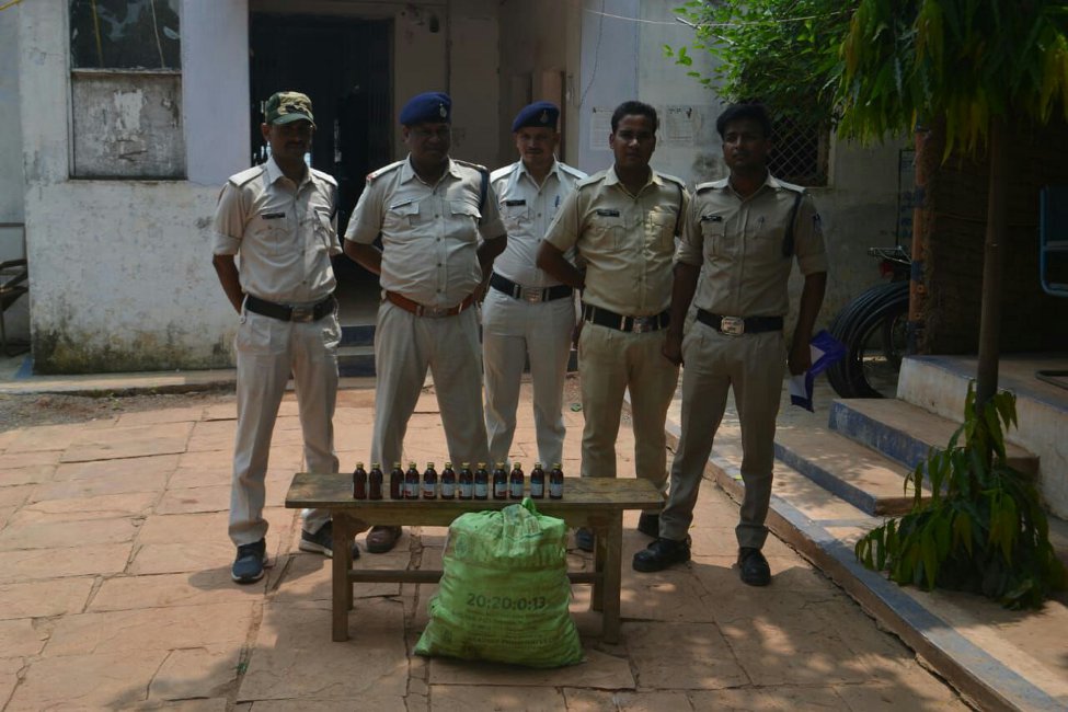Two smugglers arrested with half a dozen snakes in Panna
