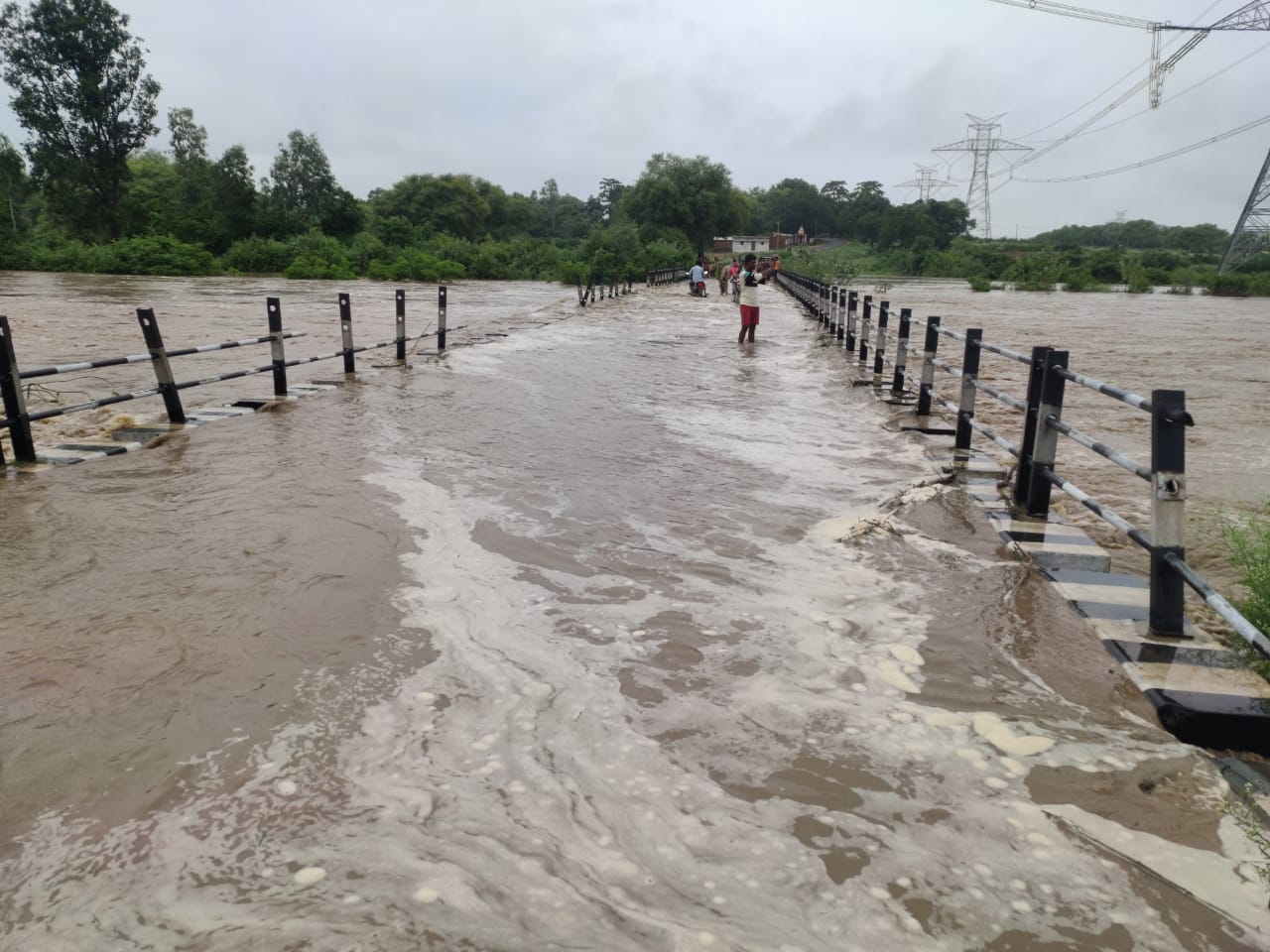 Alan river floods a dozen villages, floods threaten, paddy crop in hun