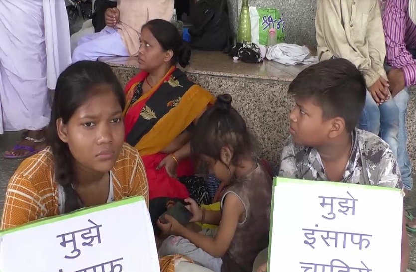A woman sitting on protest against her husband