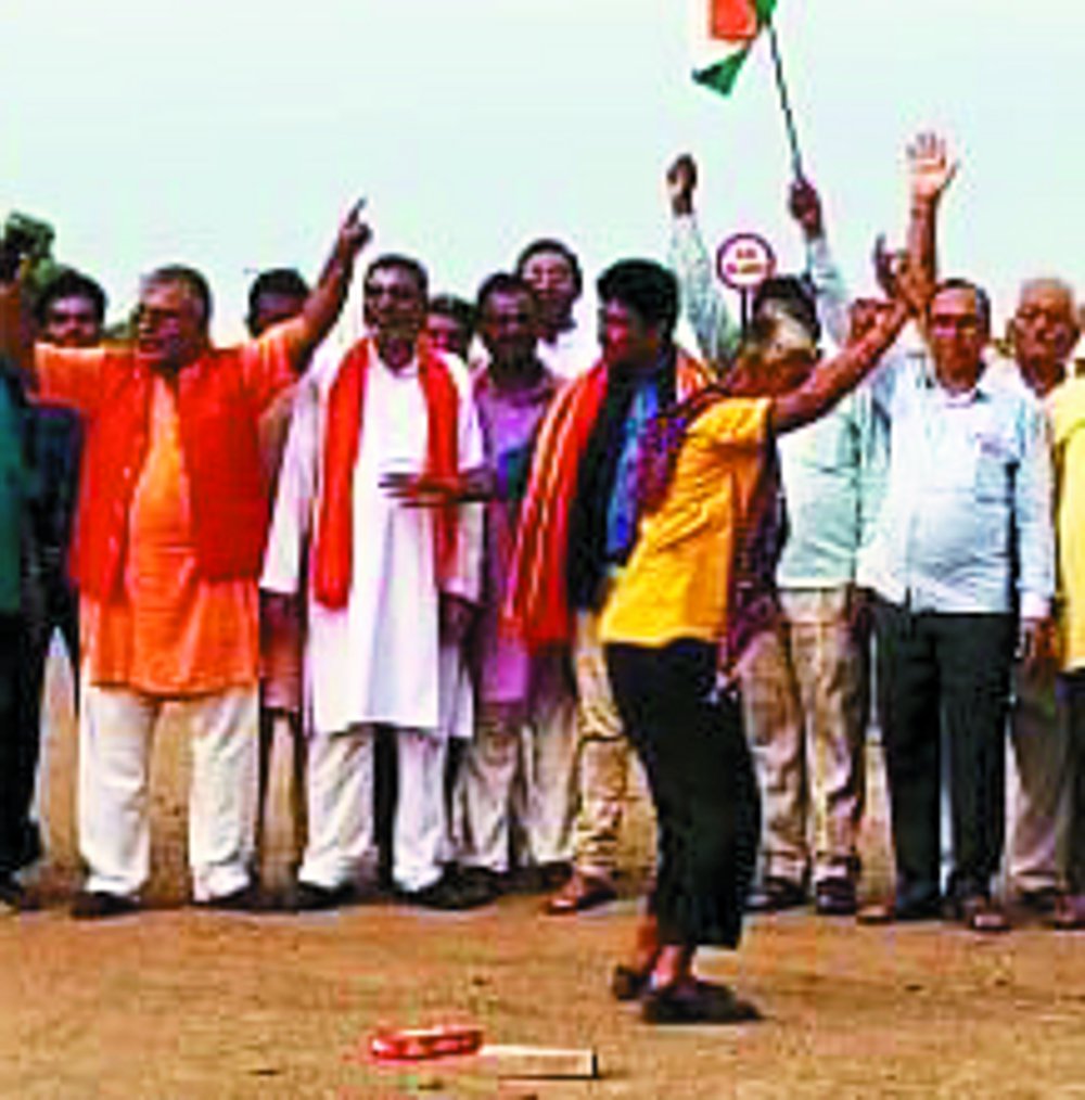  BJP workers celebrate happiness