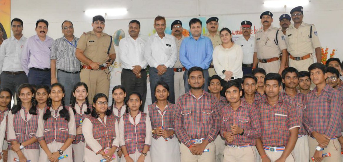Singrauli SP taught law lesson to students