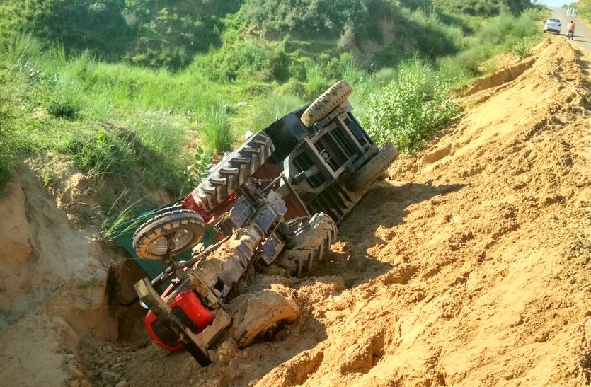 Tractot Trauly Overturned In Alwar