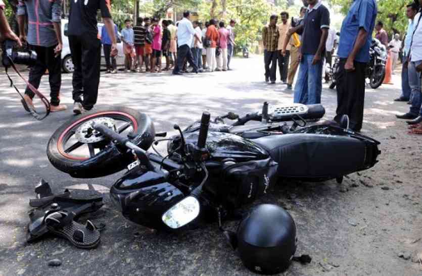 Accident in Bilaspur: Two youths died in road accident today morning