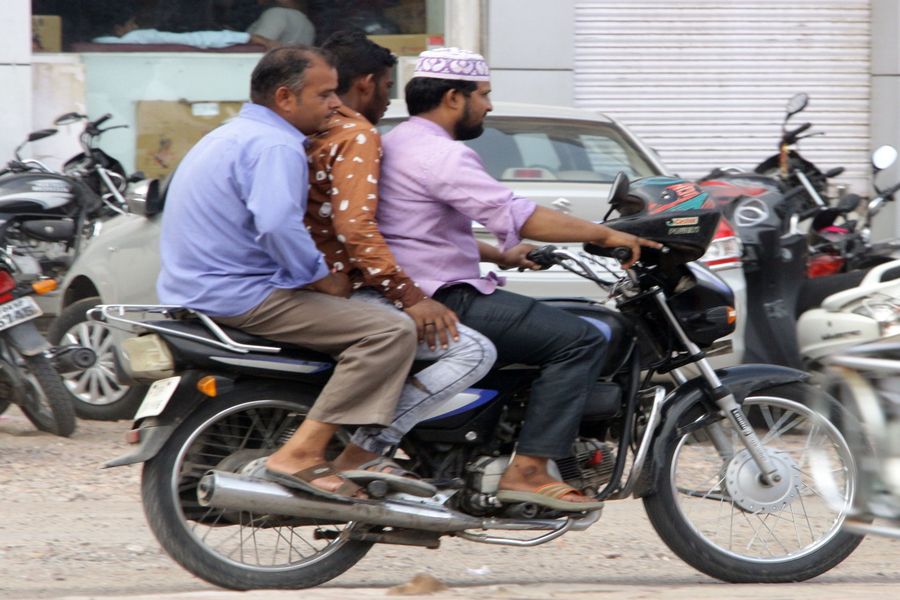 Traffic rules broken 370 times in 2 hours, no traffic policeman seen
