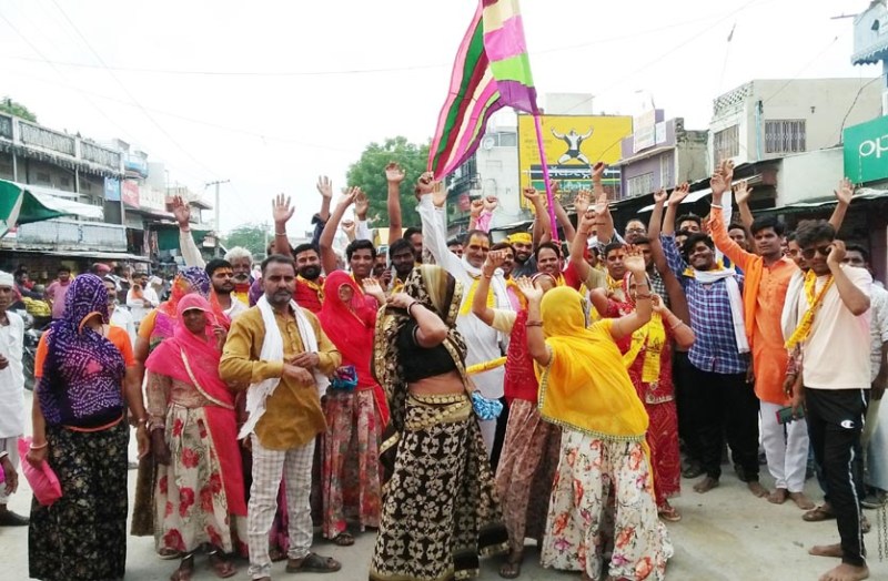 shiva-kawand-padyatra-left-with-cheer