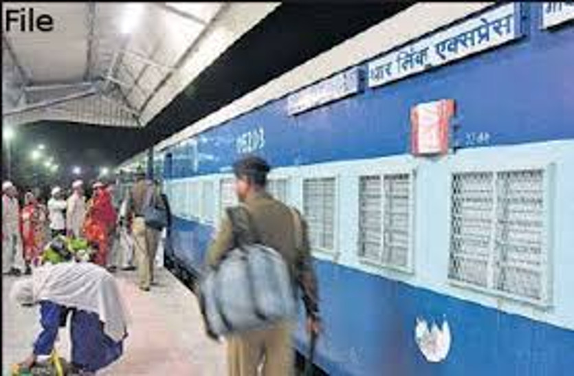 Clogged mist, Thar express reached Pakistan