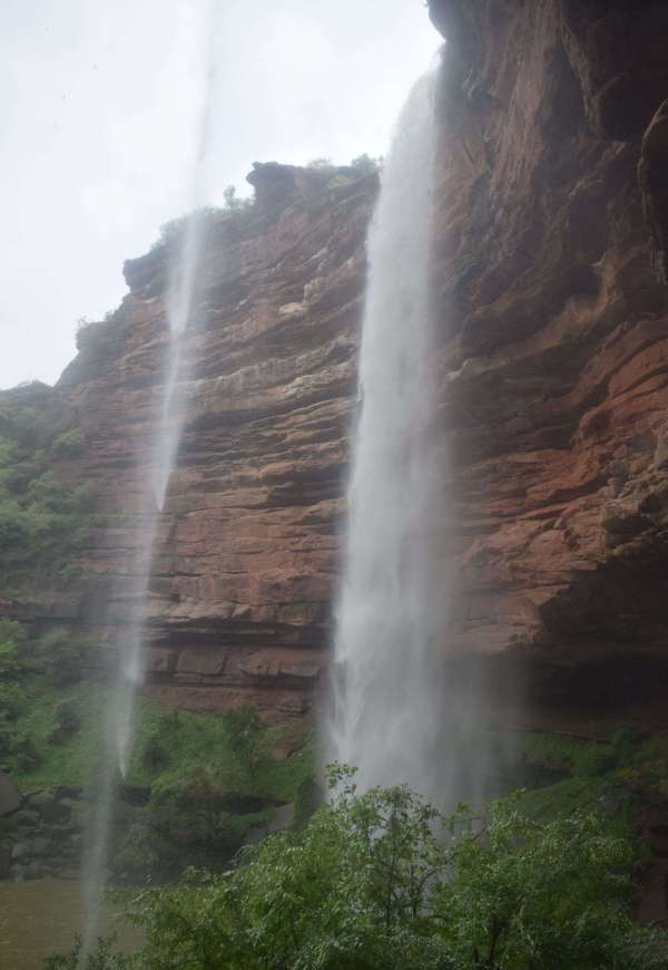Damoh waterfall is attracting tourists.
