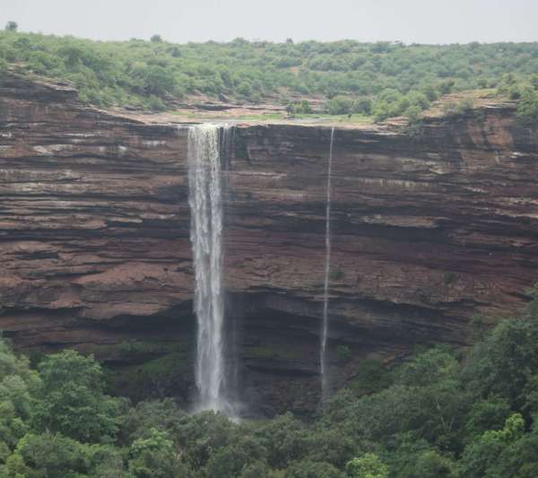 Damoh waterfall is attracting tourists.