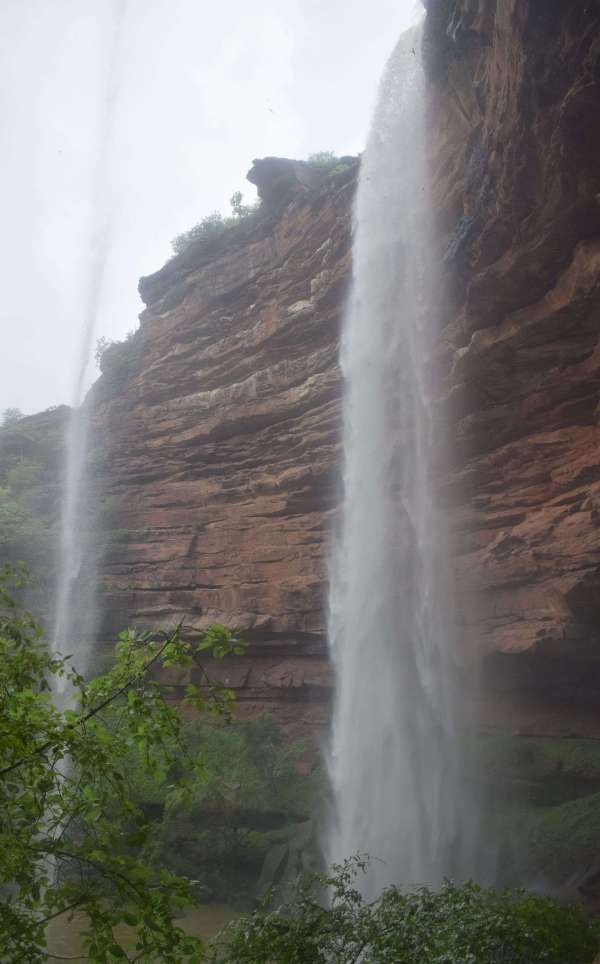 Damoh waterfall is attracting tourists.