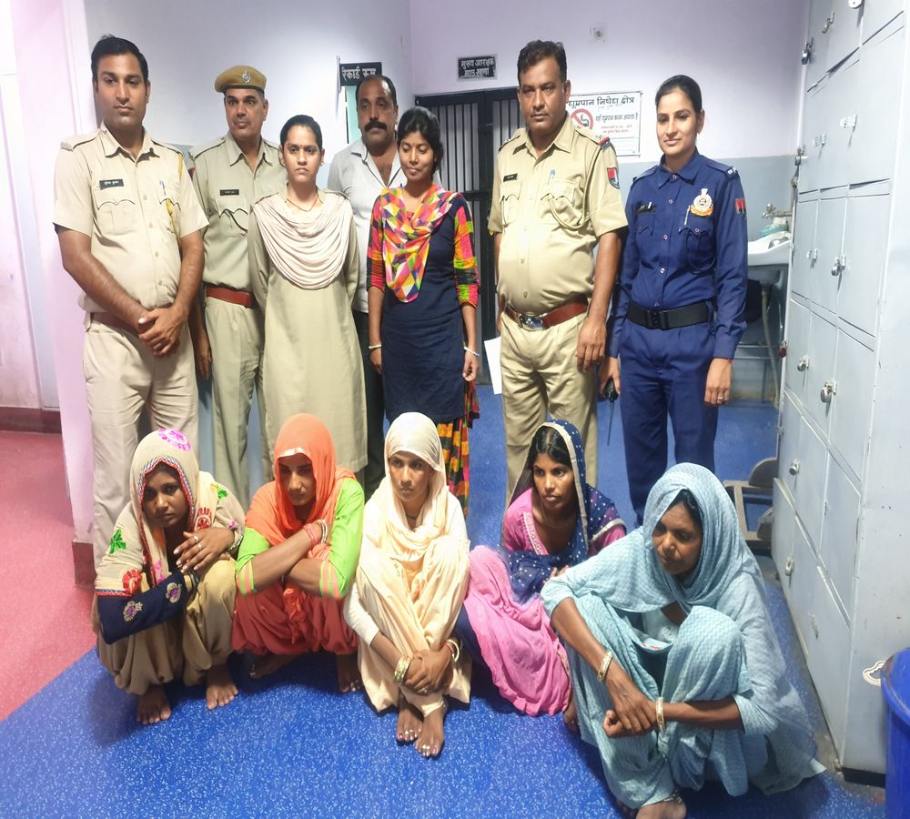 Bikaner - Women and two men arrested