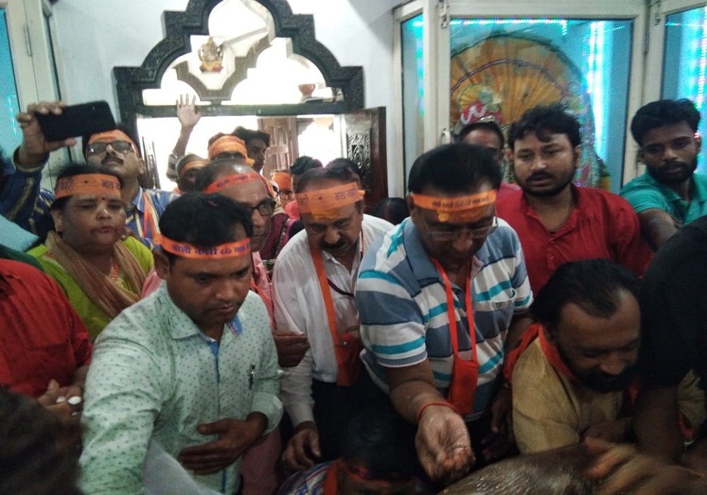 Shiv devotees performed puja on last mondaay of sawan