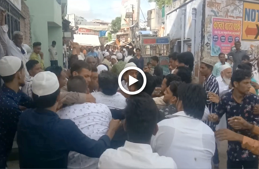 Controversy Between Two Groups After Eid Namaz : सीकर जिले के खाटूश्यामजी में सोमवार को बकरीद पर ईदगाह में हुई नमाज के बाद मुस्लिम समुदाय के एक ही परिवार के लोगों के बीच झगड़ा हो गया।