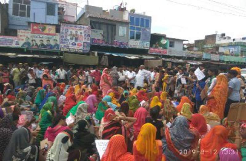 बेटी बोली, मेरे पापा की आत्मा को न्याय दो, महिलाओं ने धरना देकर लगाया जाम, आधा बाजार रहा बंद