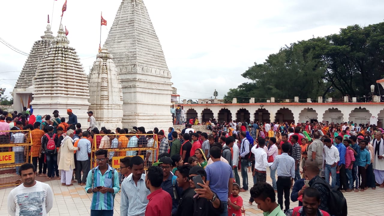 Shiva devotees thronged the pagoda for the last Sawan Jalabhishek, shr