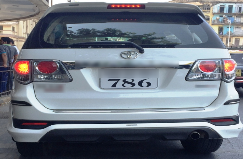 गाड़ी में लगाना चाहते हैं '786' वाली नंबर प्लेट