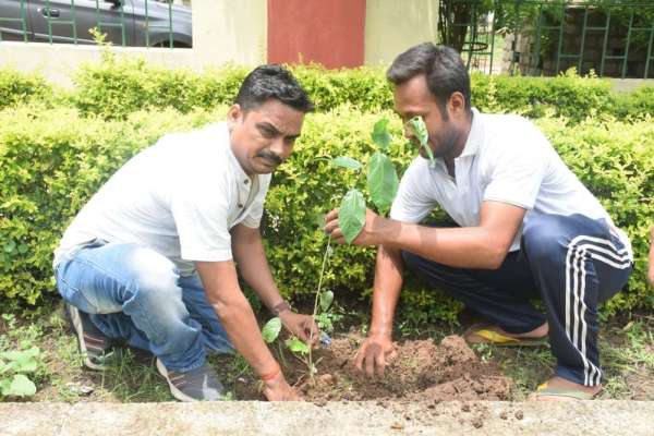 पत्रिका हरित प्रदेश; हरियाली के लिए सर्व समाज ने रोपे पौधे, देखें इन तस्वीरों में