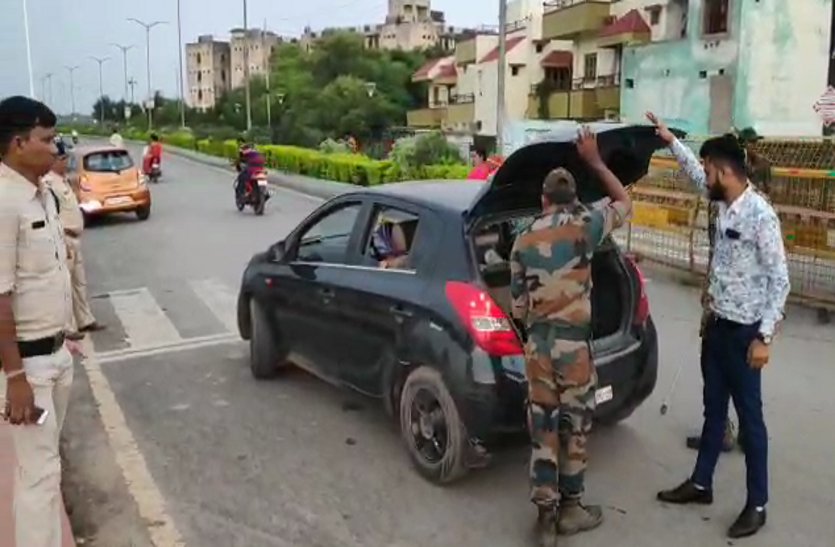 SECURITY: गलती से भी न करें कोई गलत काम, वीडियो में देखें 15 अगस्त से पहले किस तरह हो रही कड़ी चेकिंग !
