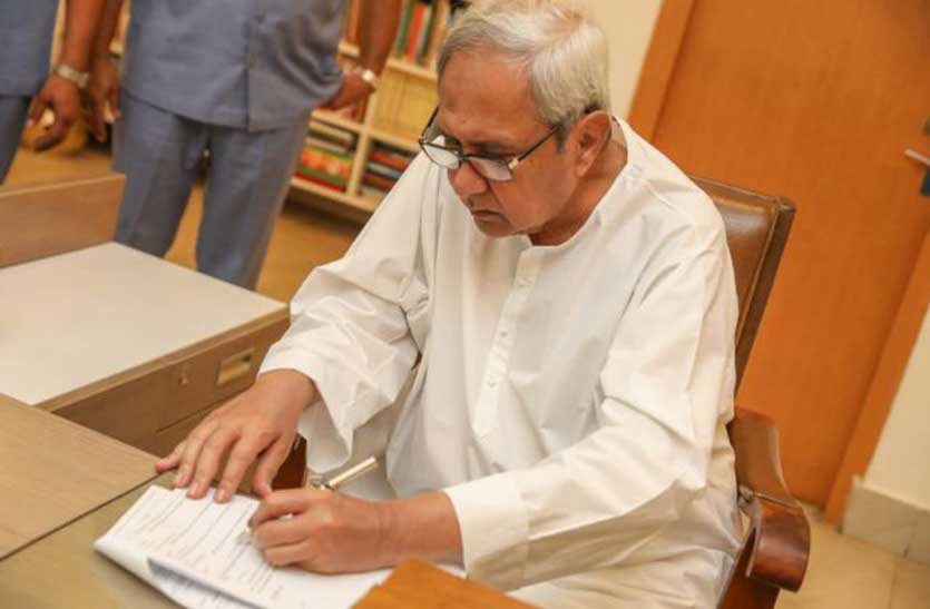 Naveen asks central govt to withdraw CBSE fees hike