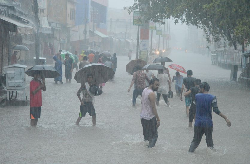 Heavy Rain Alert in Rajasthan : प्रदेश में आगामी तीन दिन तक भारी बारिश का अलर्ट जारी हुआ है। इस दौरान 30 से 40 किमी की रफ्तार से हवाएं भी चल सकती है।