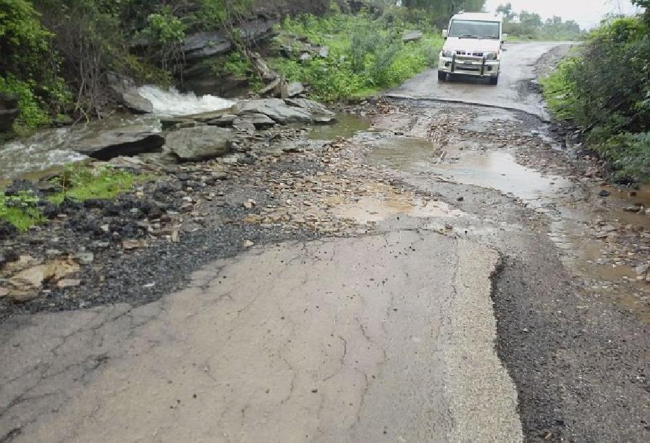 Bundi news, Bundi rajasthan news,Damaged road,Vehicle,The drivers,Tr