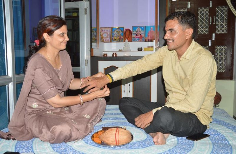 Raksha Bandhan Special Story : सीकर निवासी एक बहन ने शादी के बाद गृहस्थी के साथ अपने इकलौते भाई को जीवनदान देकर इस रिश्ते की मिसाल पेश की है।