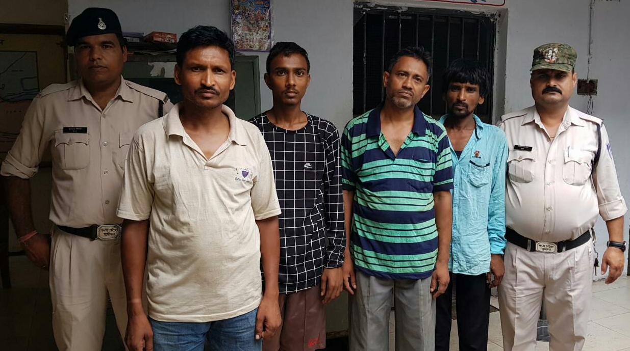 thieves gang busted, four arrested