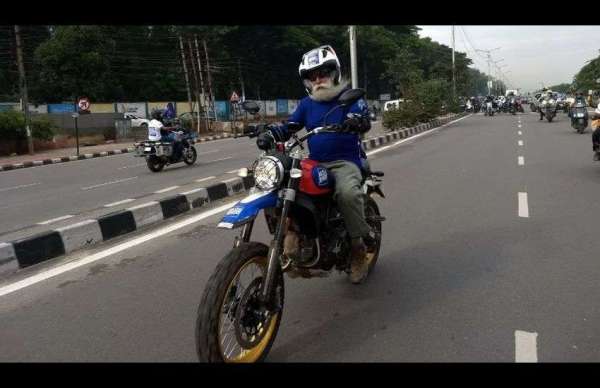 sadguru on bike