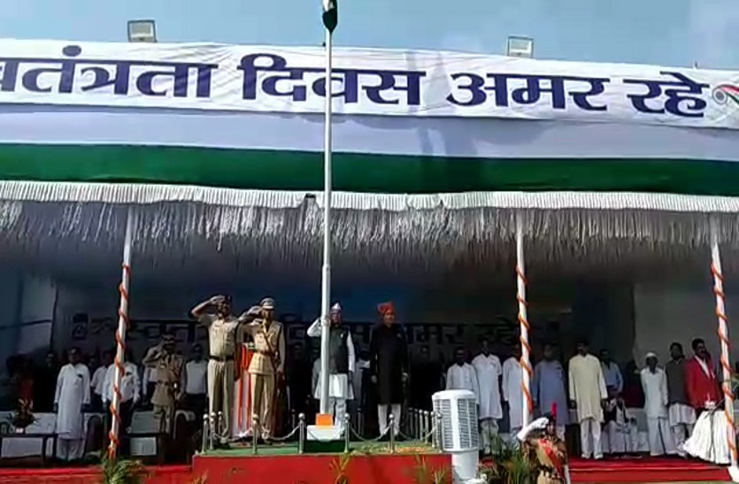 INDEPENDENCE DAY 2019 state home minister Tamradhwaj Sahu hoisted flag