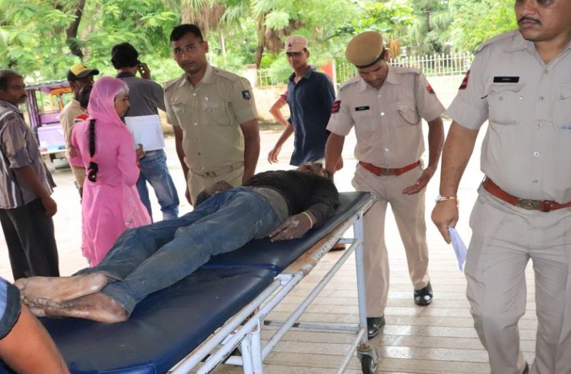 Young man drunk jumped in Dargah Jhalra, injured