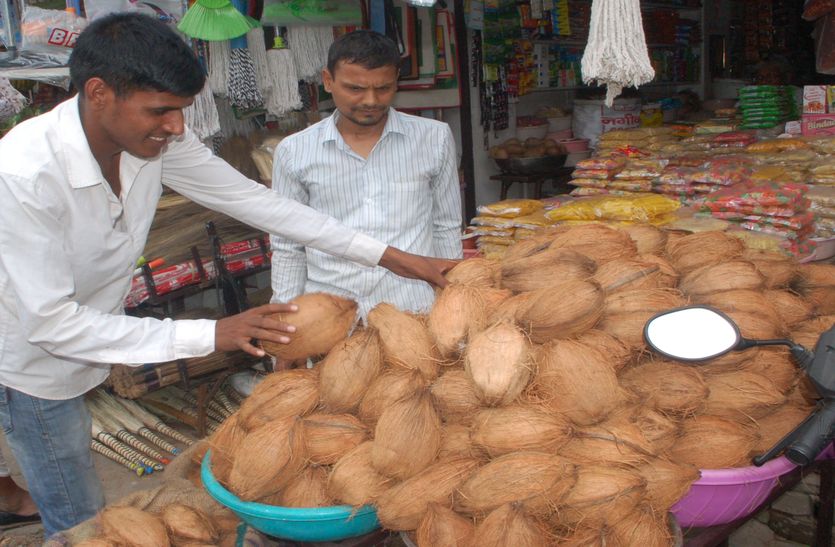 Impact of floods: rise in prices of coconut and flowers