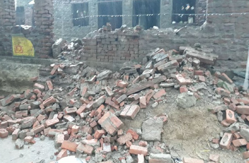 कमरे से बाहर कदम रखते ही मासूमों पर टूट पड़ा काल, बड़े भाई की दर्दनाक मौत, छोटे की हालत गंभीर, मातम में बदली पर्व की खुशियां