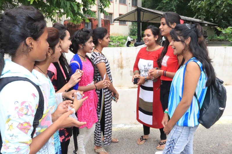 students i-card in election