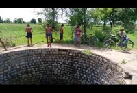 मौत के कुएं में मस्ती की अठखेलियां