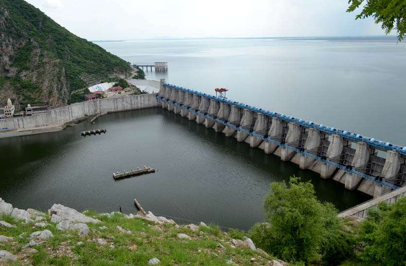 water in bisalpur dam