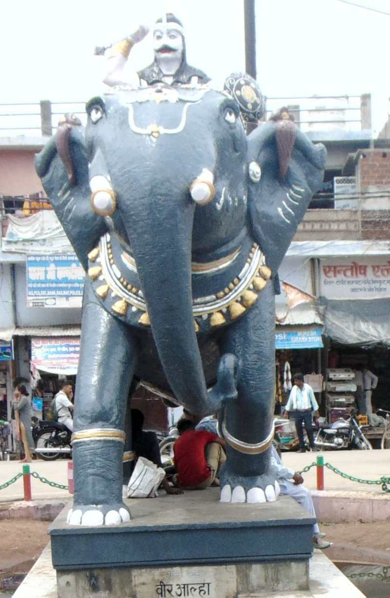 बड़े लड़इया महुबे वाले, इनकी मार सही न जाए