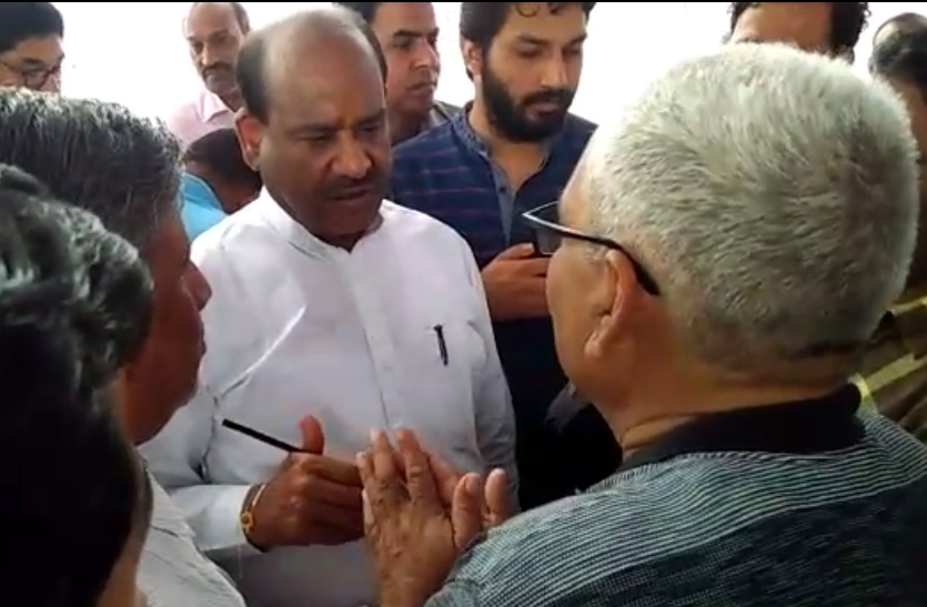 लोकसभा अध्यक्ष की जनसुनवाई में KEDL पर फूटा गुस्सा, लोग बोले- 4 हजार कमाते हैं, 8000 का बिल कैसे भरें
