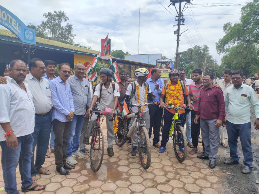 Bicycle tour started from Madhya Pradesh to end at border