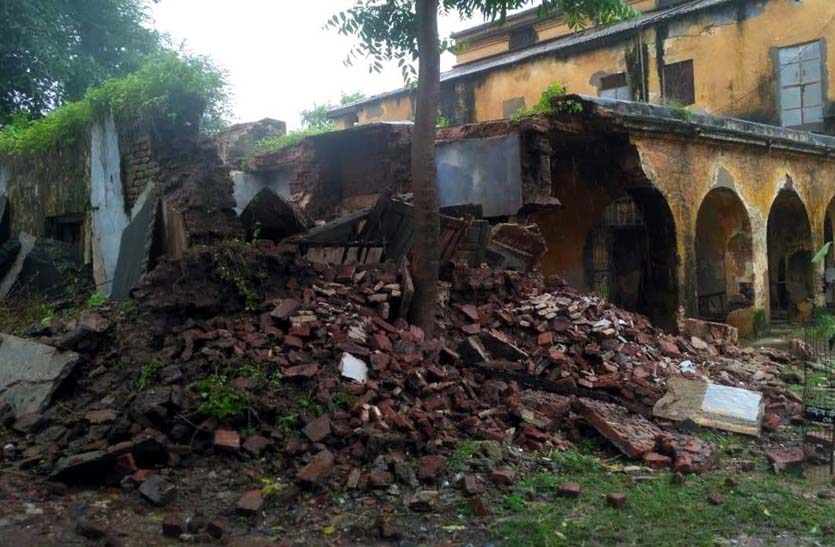 half-a-dozen-houses-collapsed-including-school-recovered-from-rain
