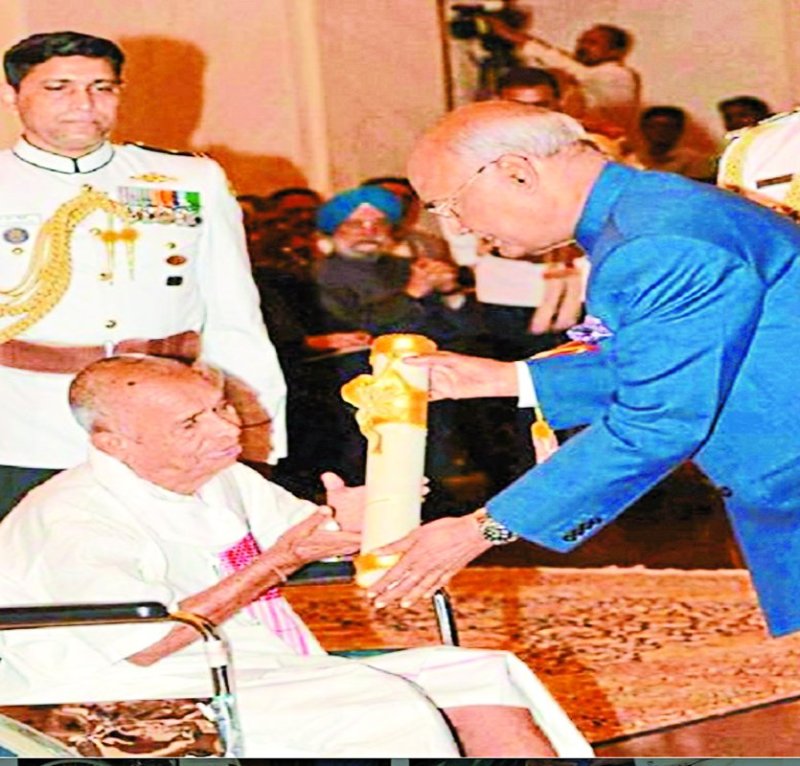Padmshree Damodar Ganesh Bapat donated his body after death