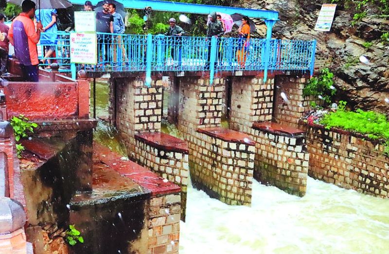 Ajmer - Anasagar Lake is continuously erupting